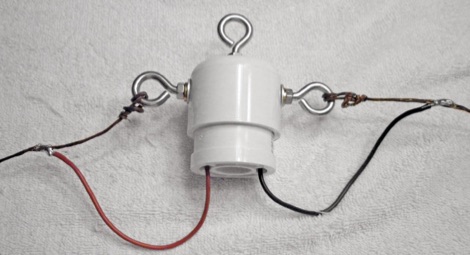 Center Connector for Dipole Antenna Picture
