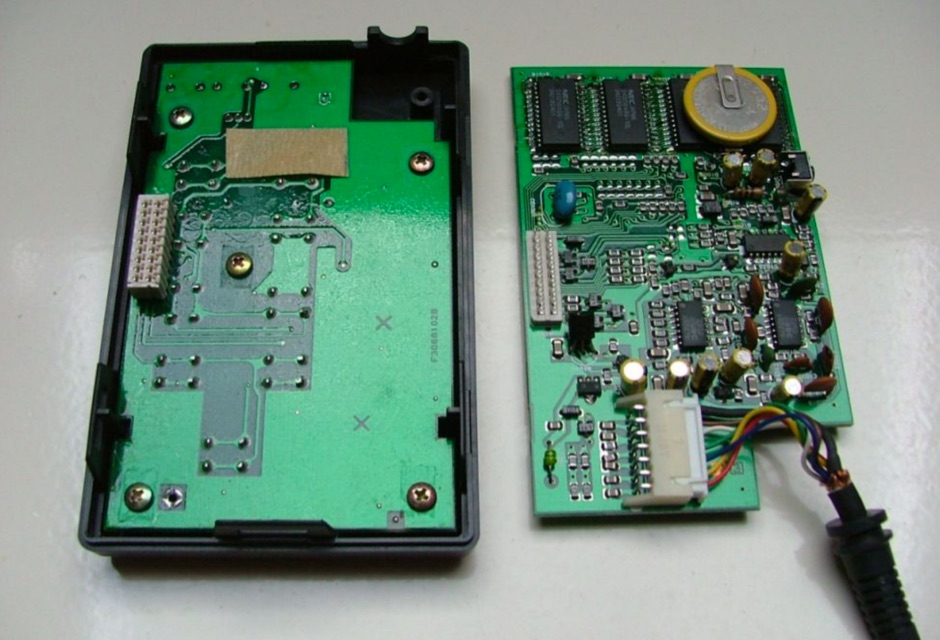 Replacing the battery of the Yaesu DVS-2 memory recorder Picture
