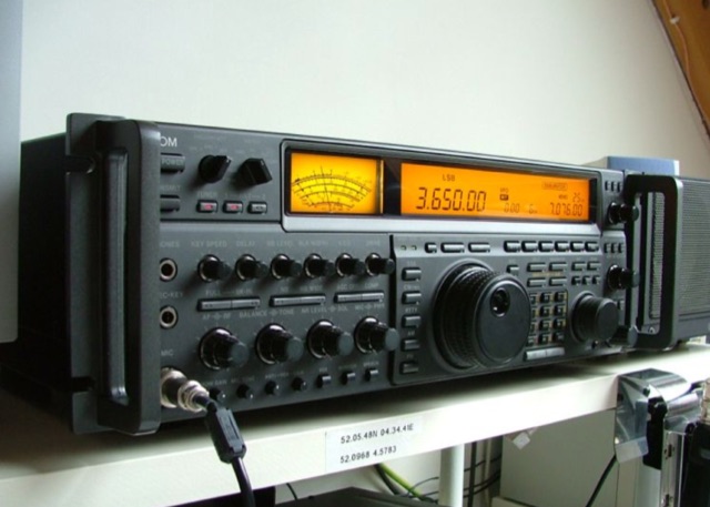ICOM IC-775 FIlter Installation Picture