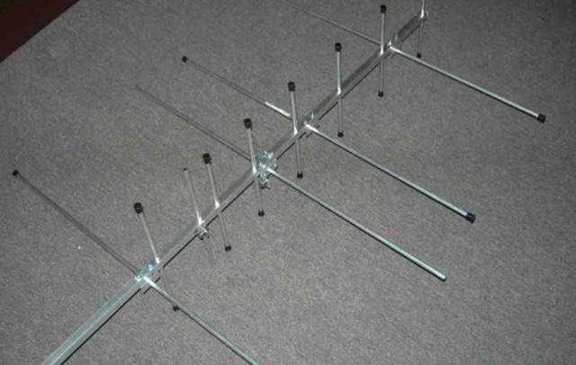 UHF VHF Crossed Satellite Yagi Antenna