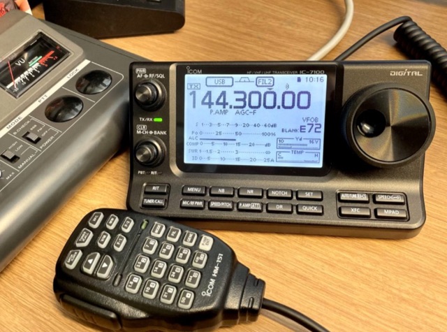 ICOM IC-7100 Review 